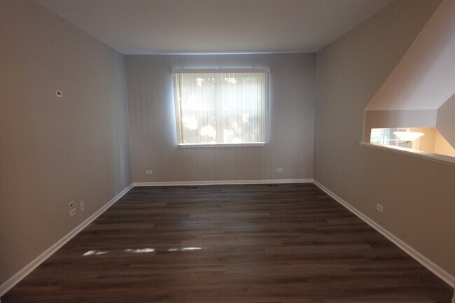 Foto del edificio - 1136 N Claremont Dr