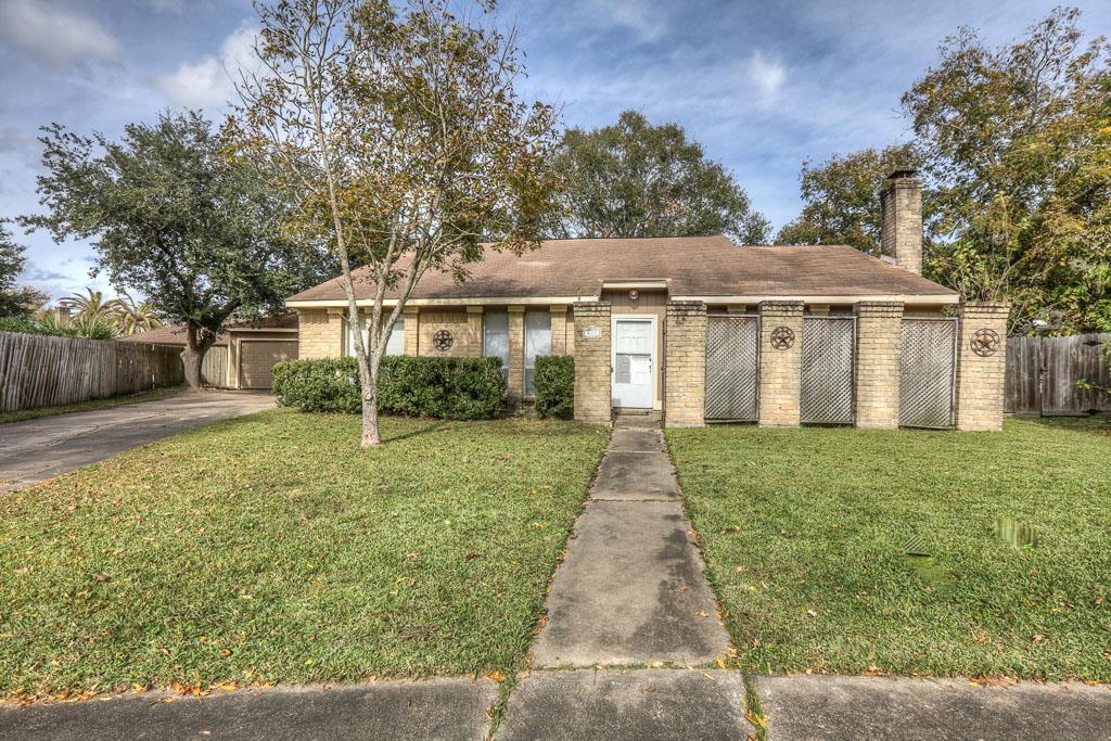 Primary Photo - 827 Bradwell Dr