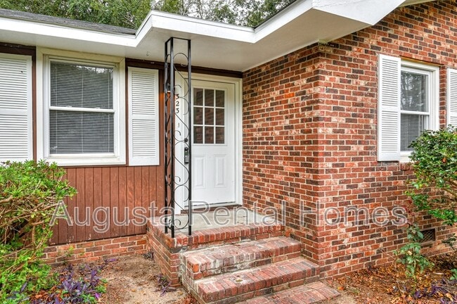 Foto del edificio - 323 Pineview Dr