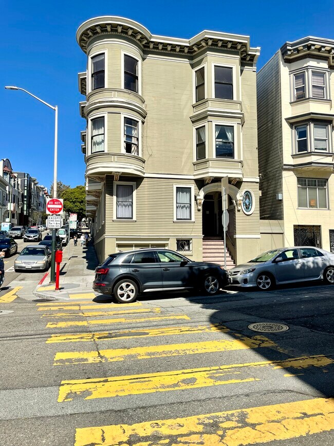 Foto del edificio - 1758 Larkin St