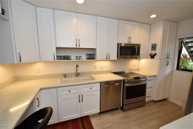 Building Photo - 1529 Pelican Point Dr