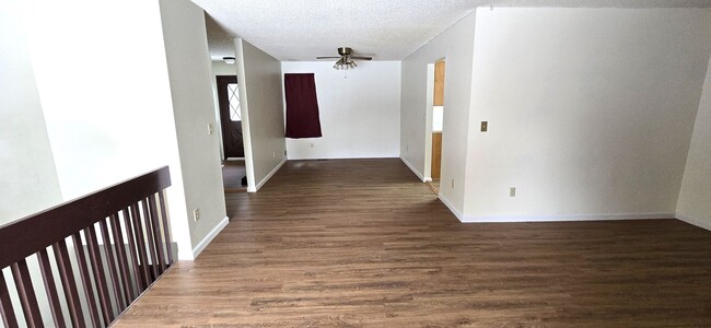 Building Photo - 6 Bedroom 3 Bathroom Home For Rent In Suth...