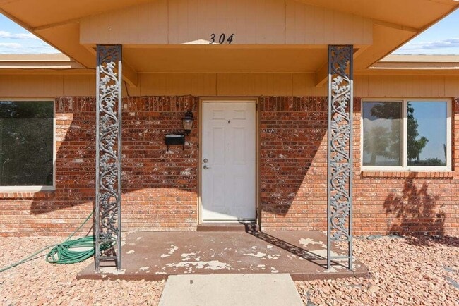 Building Photo - 304 Carnival Dr