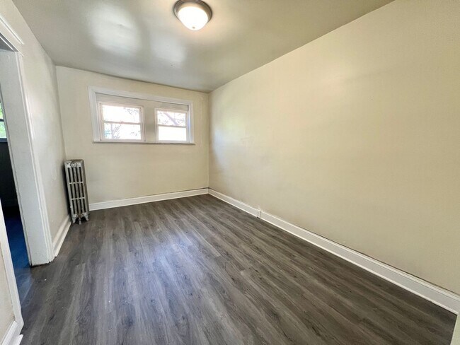 Building Photo - Updated 3-Bedroom Home in Chester – PHA & ...