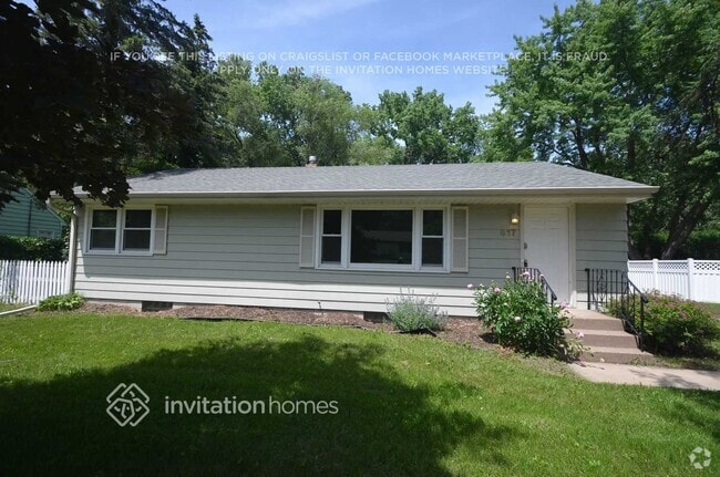 Building Photo - 817 Parker Ave