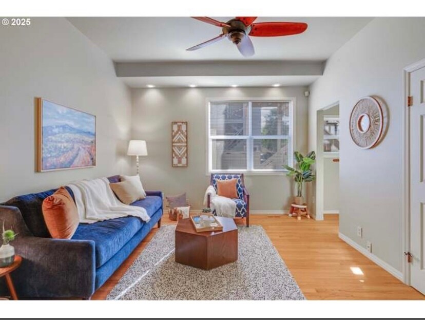 Foto principal - 74 NE Sacramento St