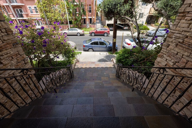 Building Photo - 1525 S Saltair Ave