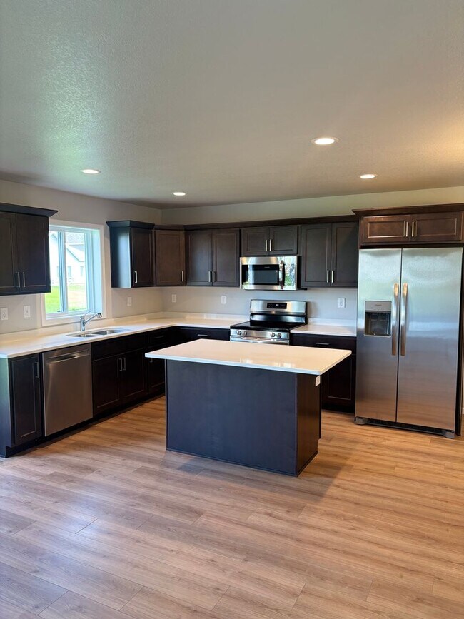 Foto del edificio - Contemporary 3 Bed, 2.5 Bath Home | Functi...