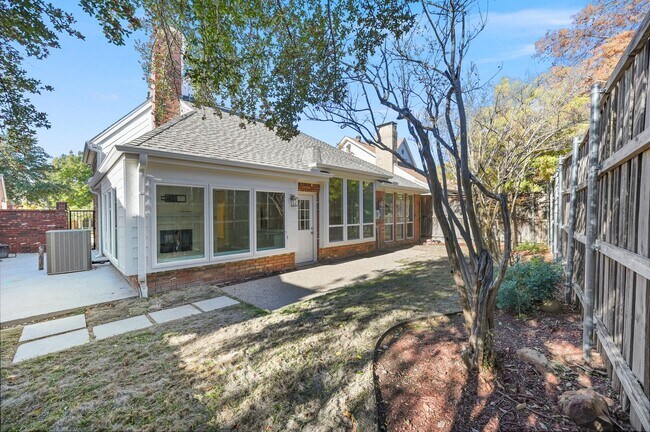 Building Photo - Gorgeous 3 Bedroom 2.5 Bathroom Home in Ha...