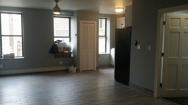 Building Photo - 2 br, 1 bath  - 36 Ralph Ave