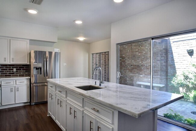 Foto del edificio - 3418 Bradford St