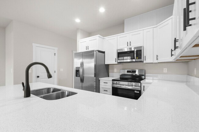 Foto del edificio - Brand New 3 Bedroom 2.5 bath Triplexes