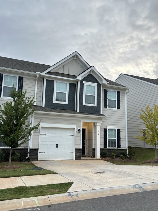 Primary Photo - 220 Paneer Ln