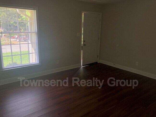 Building Photo - 3024 Amity Garden Ct