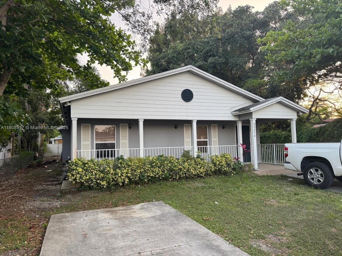 Foto principal - 22250 Miami Ave