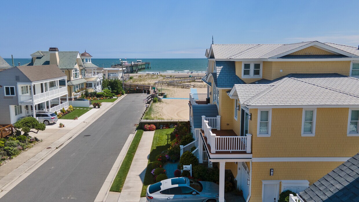 Primary Photo - 7600 Bayshore Dr