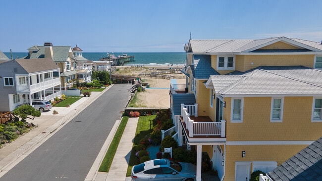 Building Photo - 7600 Bayshore Dr