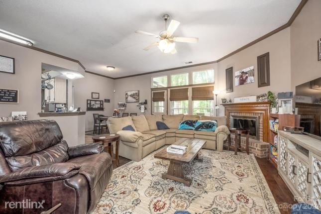 Building Photo - 3 br, 2 bath House - 12806 R Hedgeway Drive
