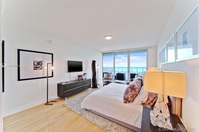 Foto del edificio - 6899 Collins Ave