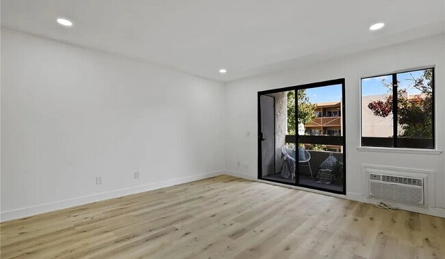 Foto del edificio - Fully Remodeled 1 Bedroom 1 Bathroom Open ...