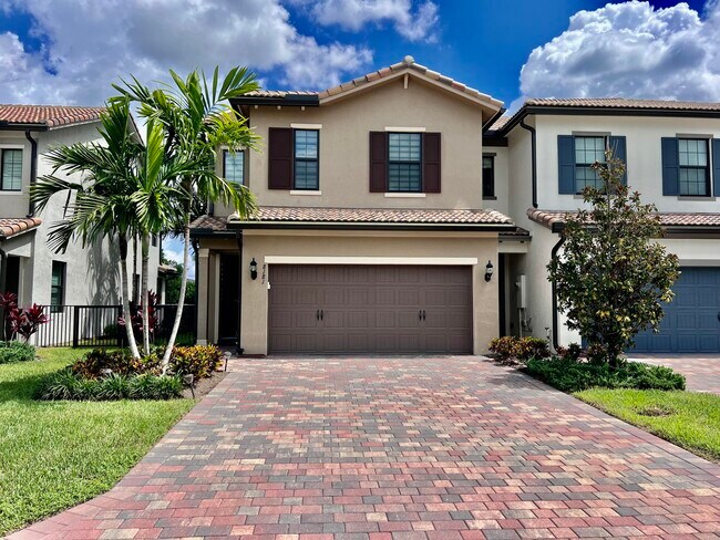 Building Photo - 8181 Cadre Noir Rd
