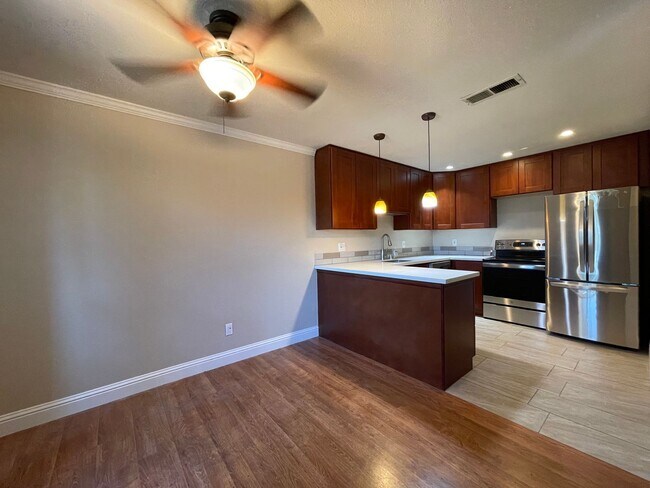 Foto del edificio - Wonderful 3 Bedroom with 2 Bath Downstairs Unit.