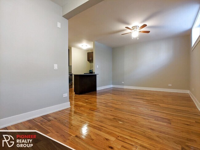 Foto del edificio - 627 W Oakdale Ave
