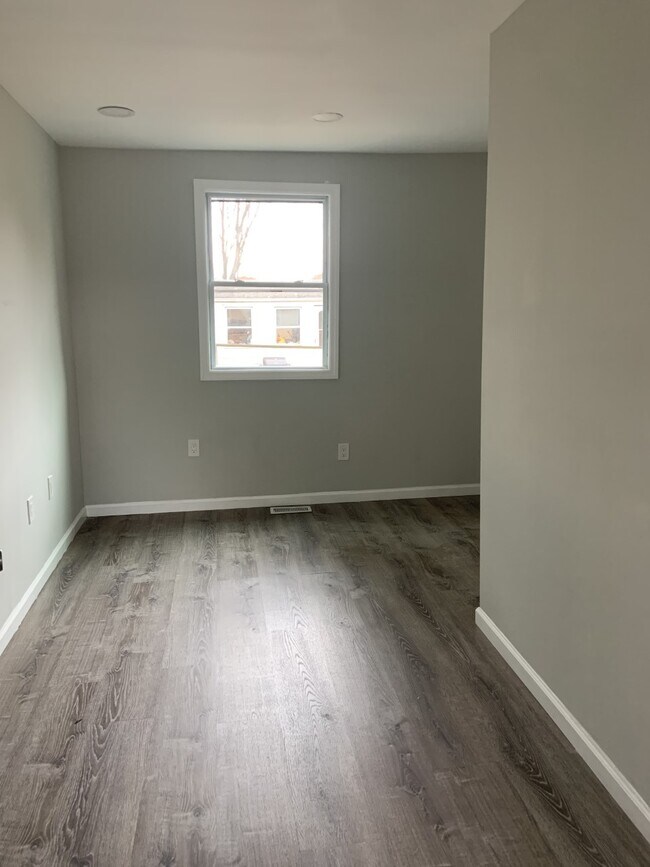 BEDROOM - 3 Ling St