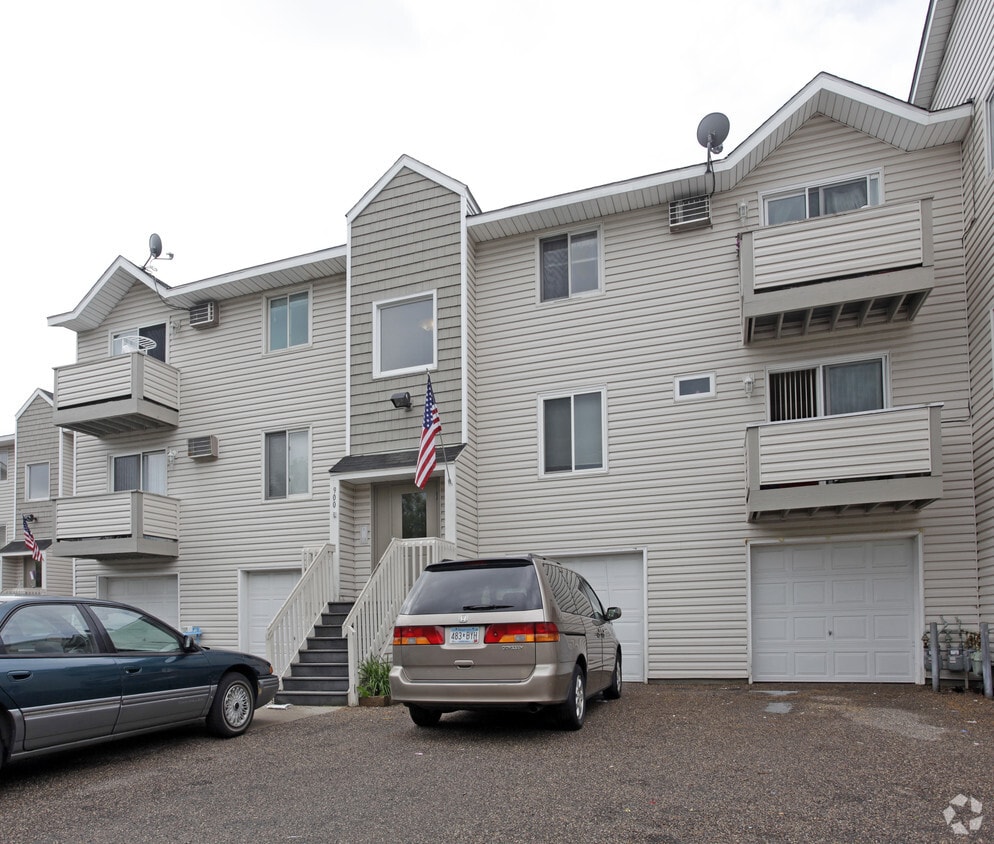 Building Photo - 900 Wescott Sq