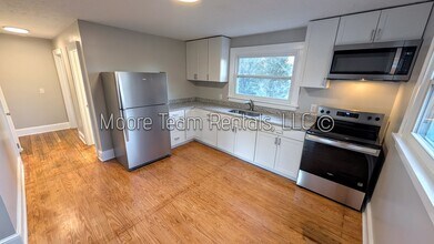 Building Photo - 906 White Pine Dr