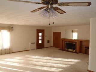 Foto del edificio - Spacious 3-4 Bedroom Ranch Style House for Rent