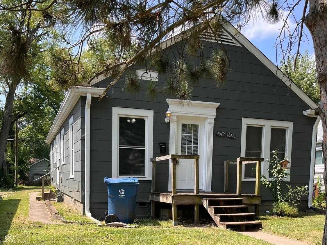 Foto principal - 4842 Hillside Ave