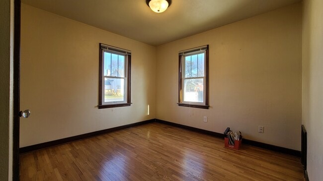 Building Photo - 1040 Oak St
