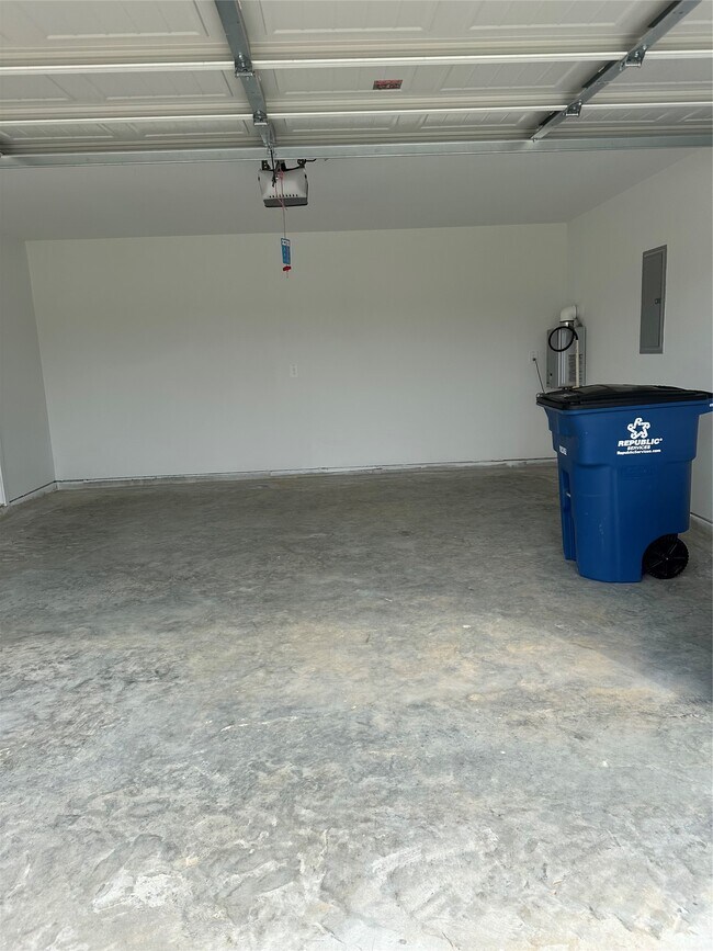 Foto del edificio - 18265 Descartes St