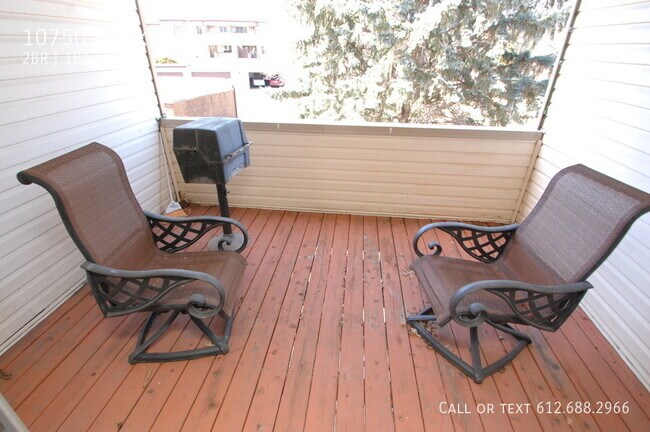 Foto del edificio - 10750 Rockford Rd - 2 beds, 1 full bath