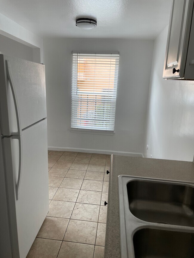 Foto del edificio - 4234 Mont Clair St