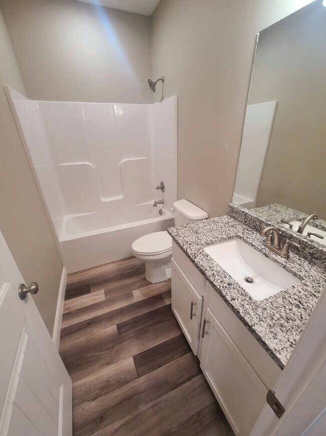 Building Photo - The Blandville - 2 bedroom- 2 bath