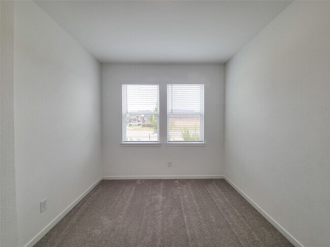 Building Photo - 21627 Royal Jett Dr