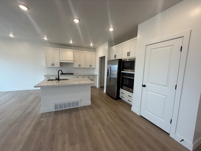 Foto del edificio - Mapleton TownHome