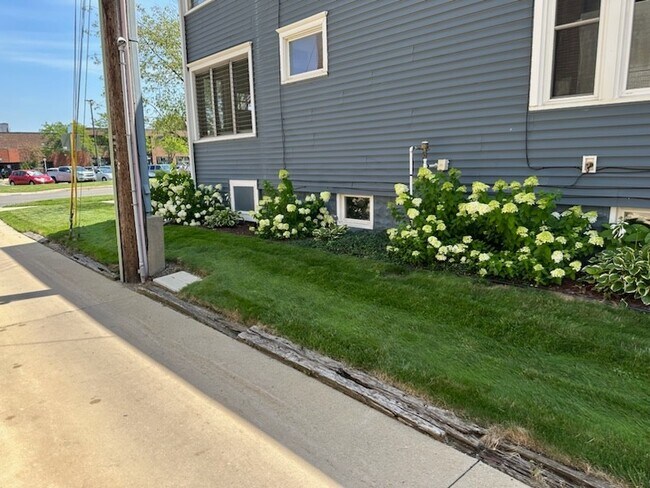 Building Photo - 712 Broad St