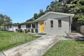 Building Photo - 2909 Aubrey Ave