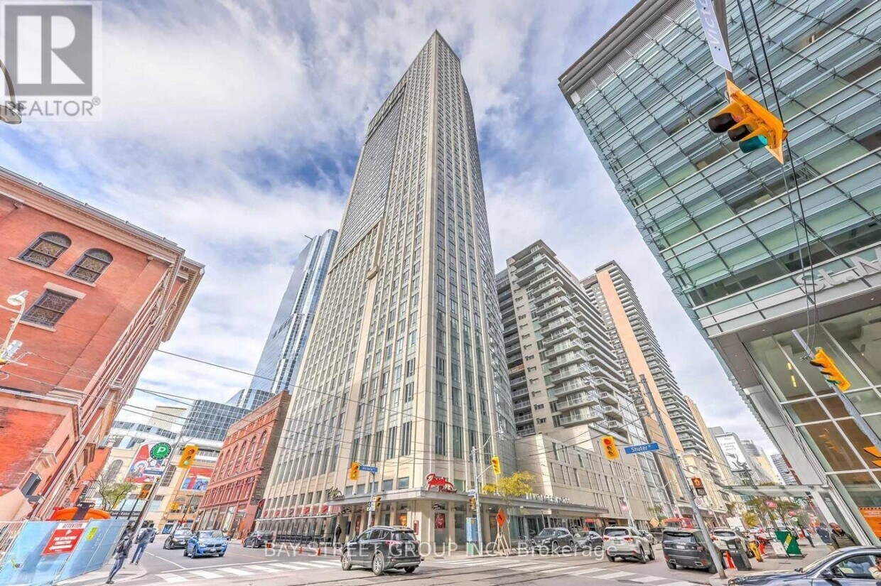 Photo principale - 210-2210 Victoria St