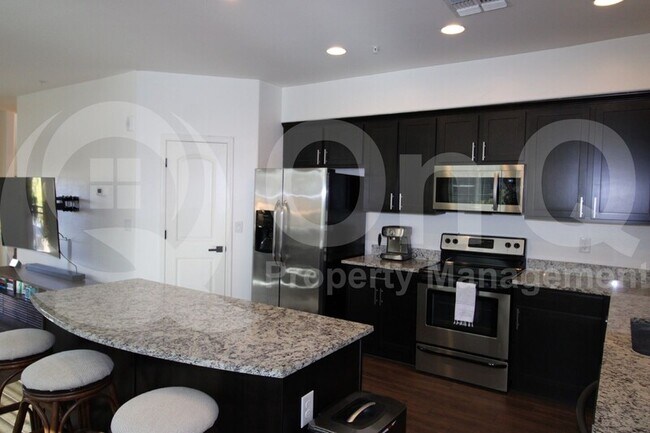 Foto del edificio - 240 W Juniper Ave