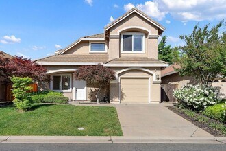Building Photo - 8204 Ashcrest Ln