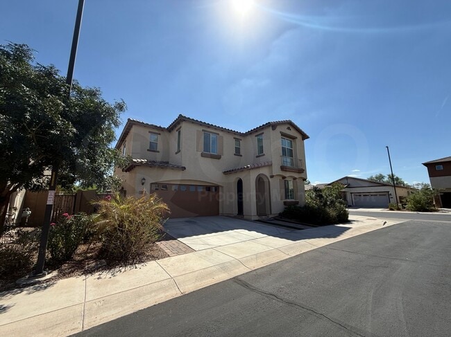 Building Photo - 213 E Lantana Dr