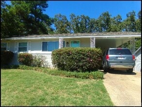 Building Photo - 9910 Brooks Ln