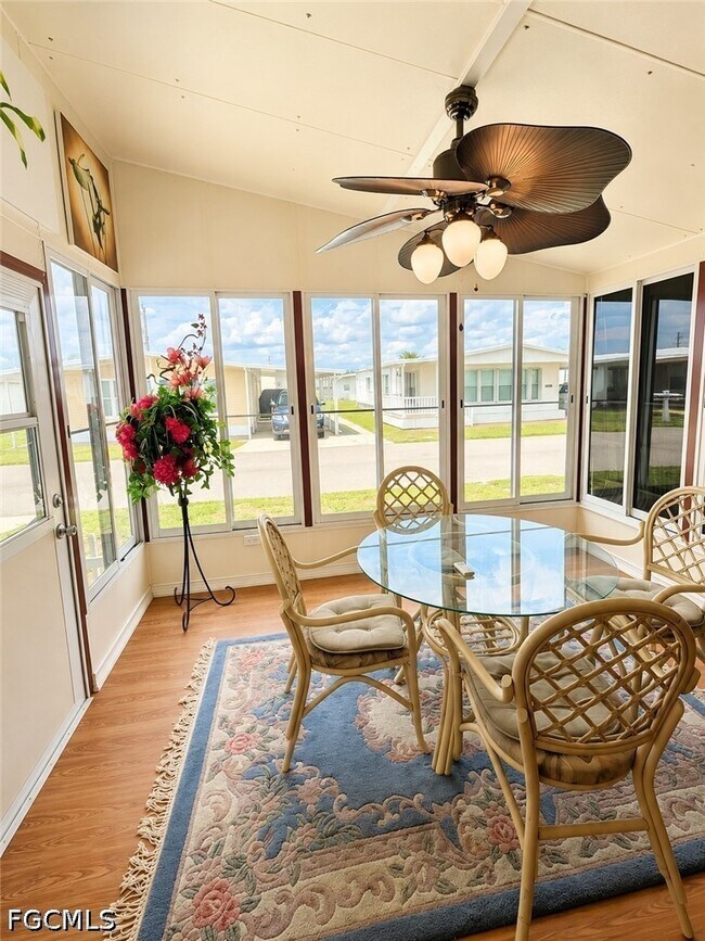Foto del edificio - 3404 Rainbow Ln