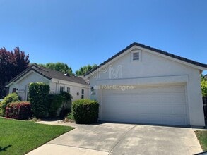 Building Photo - 4142 Pinehurst Cir