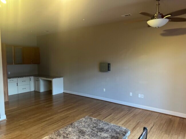 Building Photo - 5401 S Park Terrace Ave
