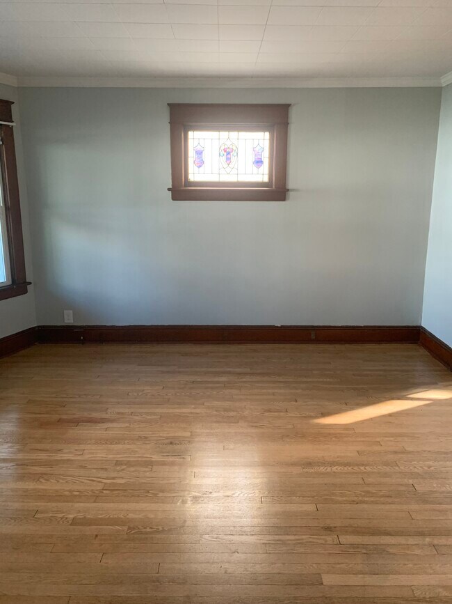 Living Room Photo1 - 14 Bohl Ave